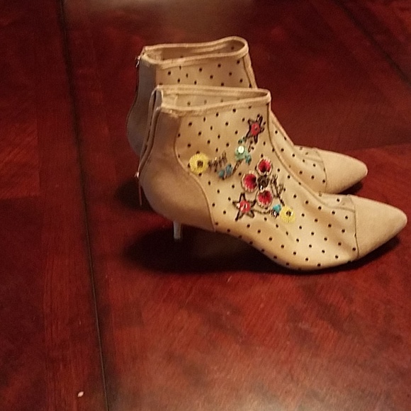 Womens low heel booties - Picture 2 of 6